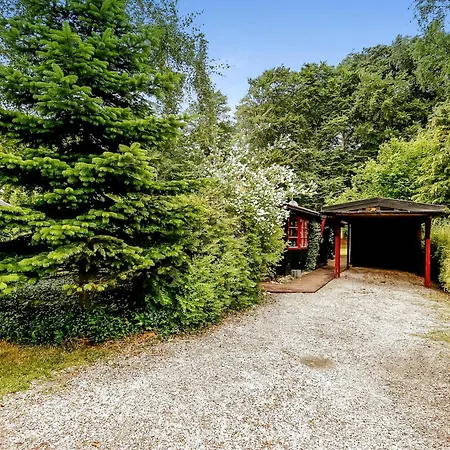 Charmantes Auf Großem Grundstück Ferienhaus