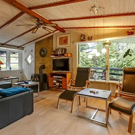 Charmantes Auf Großem Grundstück Ferienhaus *